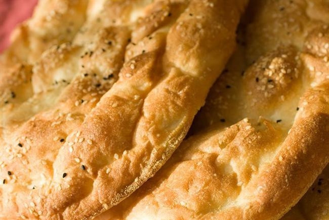 Pideyi sıcak yemek ve abartmak
