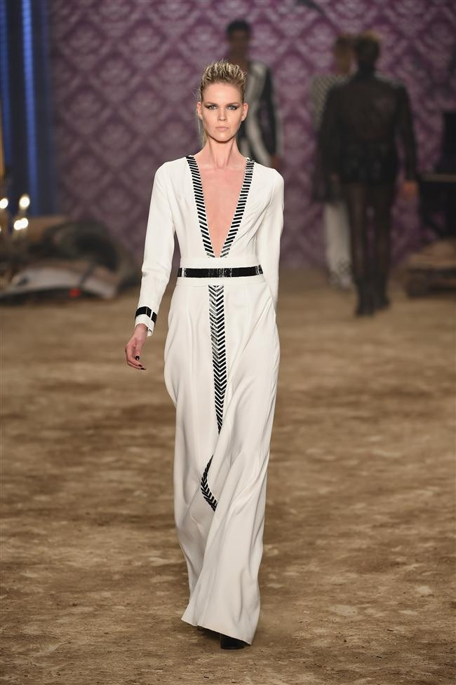 İstanbul Moda Haftası Hakan Akkaya Defilesi
