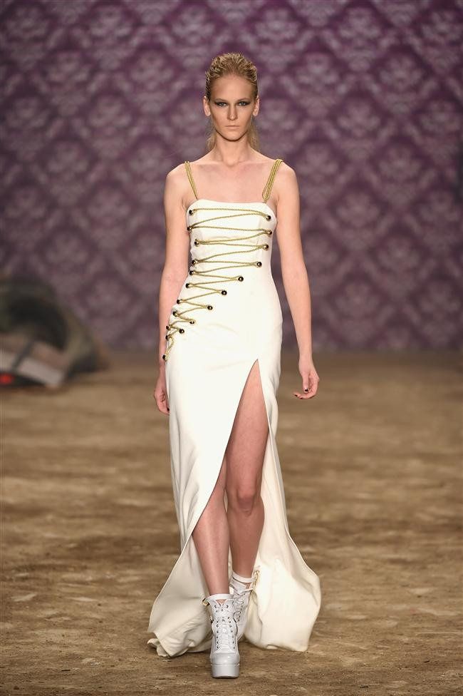 İstanbul Moda Haftası Hakan Akkaya Defilesi