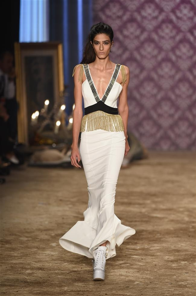 İstanbul Moda Haftası Hakan Akkaya Defilesi