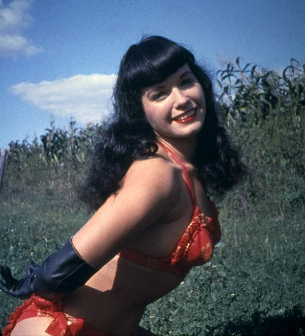 Bettie Page Kuzgun Dalgalı ( raven waves ) Kakül Saç Modeli