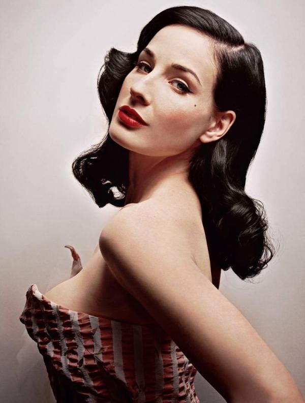 Dita Von Teese Retro Tanrıçası Saçı