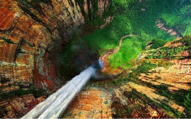 Venezuelada Ejderha Şelalesi