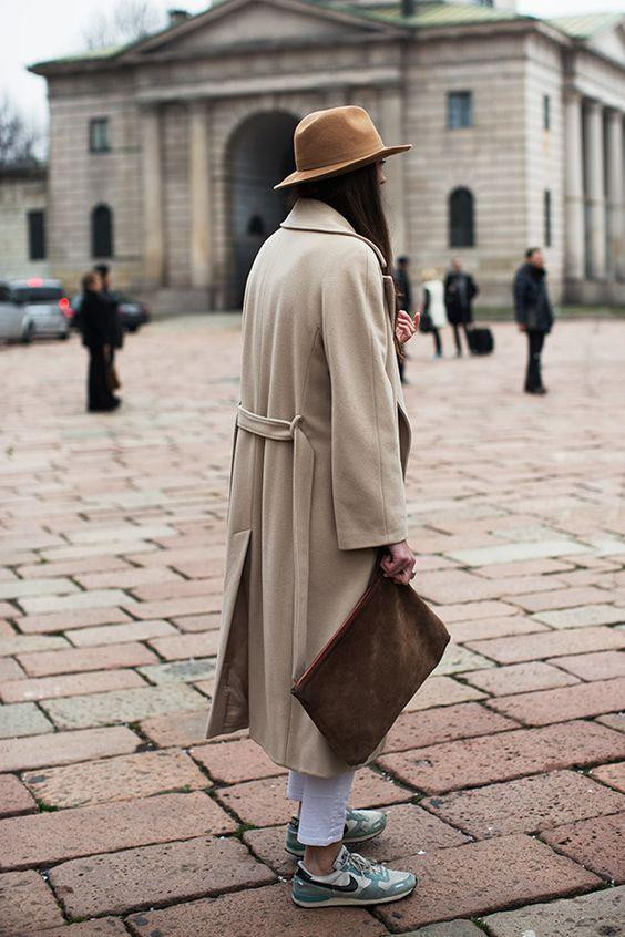 Spor Ayakkabı ve Kaban Kombin Önerileri