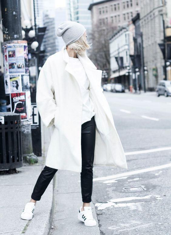 Spor Ayakkabı ve Kaban Kombin Önerileri