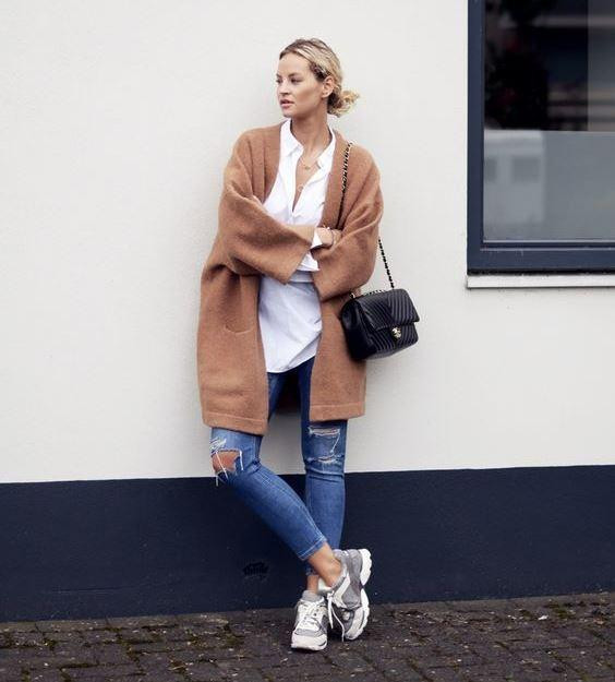 Spor Ayakkabı ve Kaban Kombin Önerileri