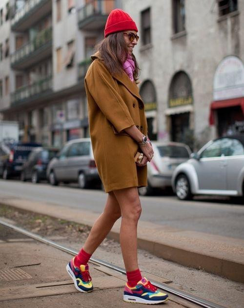 Spor Ayakkabı ve Kaban Kombin Önerileri