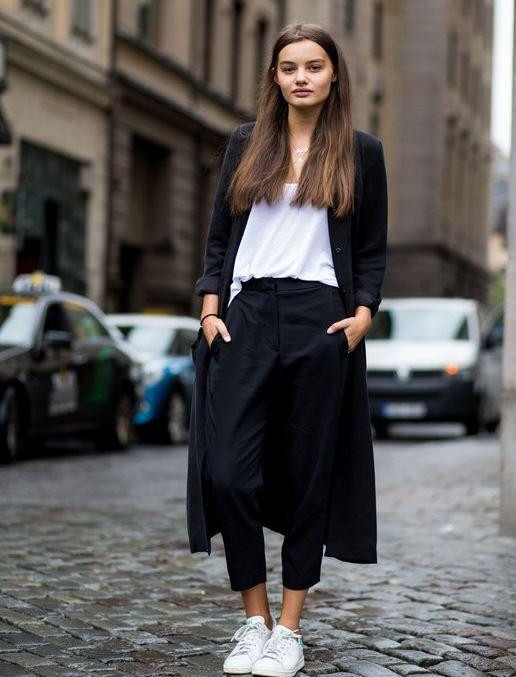 Spor Ayakkabı ve Kaban Kombin Önerileri