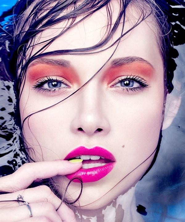 Waterproof maskara da yazın olmazsa olmazlarından elbette