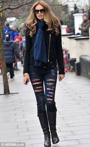 Eski model Elle Mcpherson, her gün farklı bir kıya