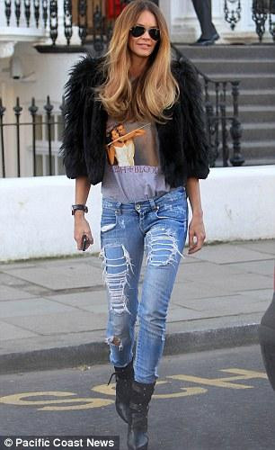 Eski model Elle Mcpherson, her gün farklı bir kıya