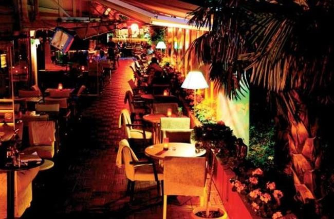 Alaçatı Gece Hayatından Barlar Sokağı