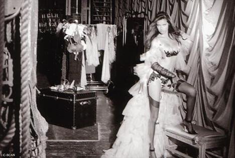 Victorias Secret defilesinin podyum arkası