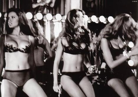 Victorias Secret defilesinin podyum arkası