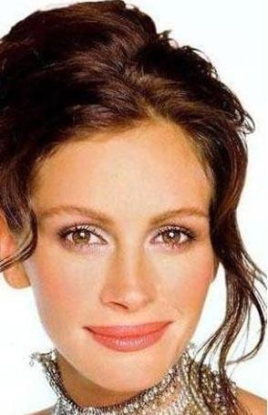 JULIA ROBERTS