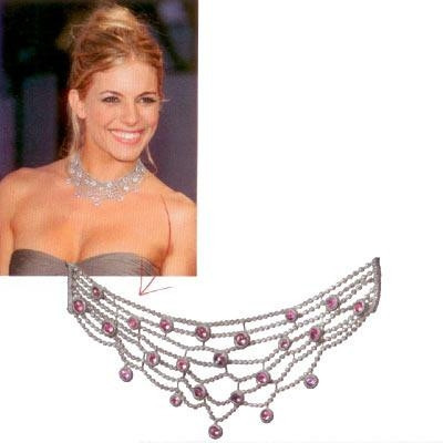 Sienna Millerın göz kamaştırıcı kolyesi
