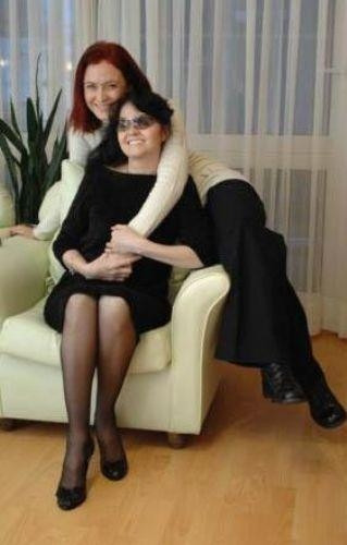 Sanki annesi değil kardeşi