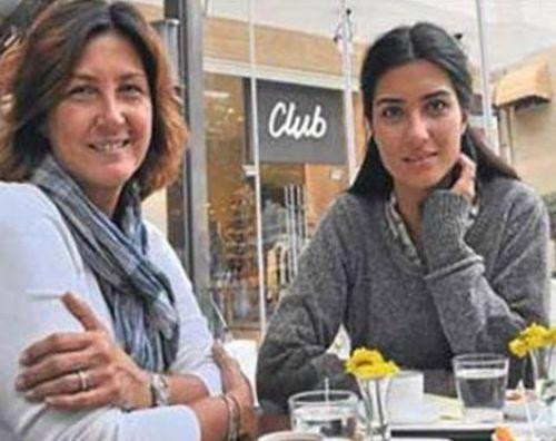 Sanki annesi değil kardeşi
