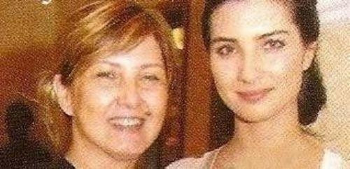 Sanki annesi değil kardeşi