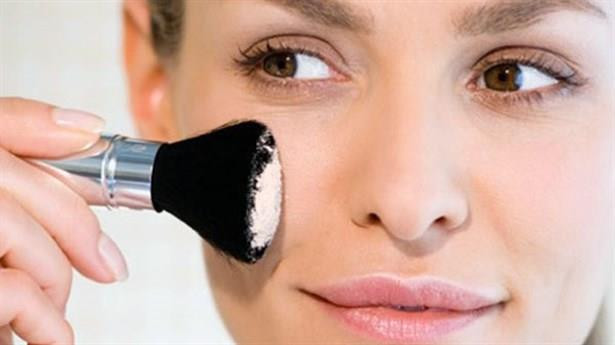 Bebek pudrası sürün