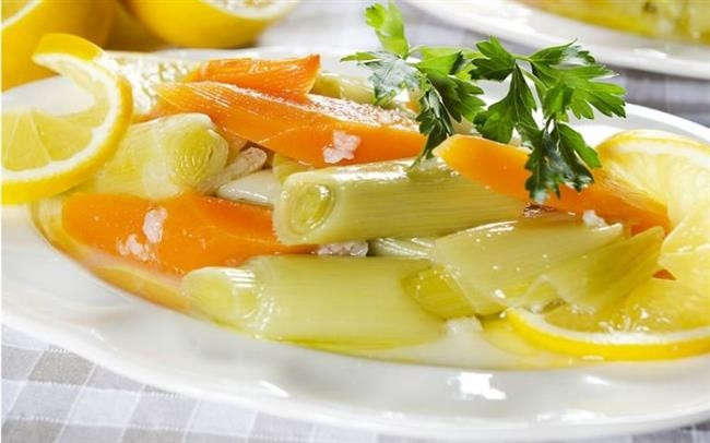 Pırasayı bol limonlu pişirin