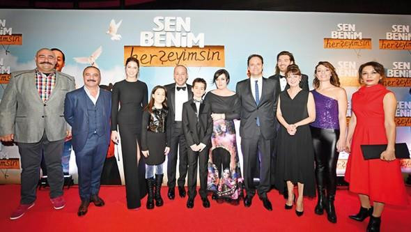 Galaya Ünlüler Akın Etti Galaya Ünlüler Akın Etti