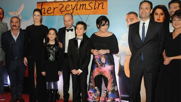 Galaya Ünlüler Akın Etti Galaya Ünlüler Akın Etti