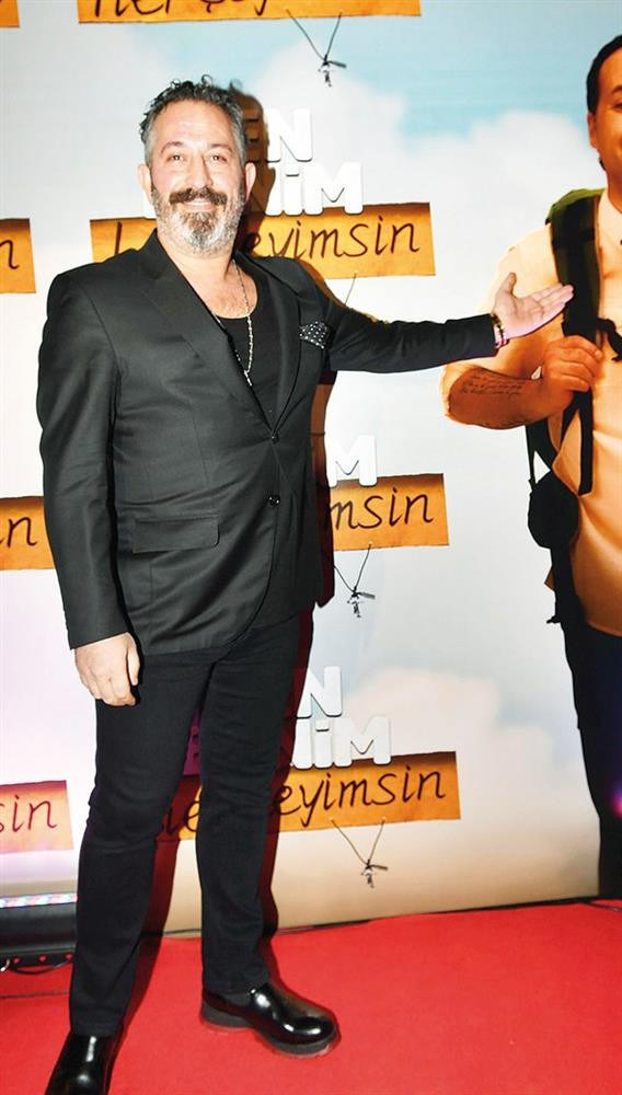 Galaya Ünlüler Akın Etti Galaya Ünlüler Akın Etti