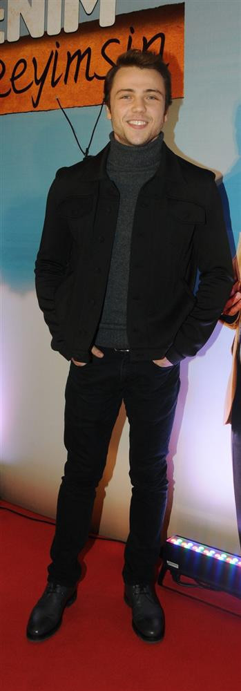 Galaya Ünlüler Akın Etti Galaya Ünlüler Akın Etti