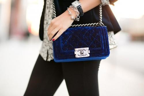 Sezonun Trendi Kadife Kıyafetler