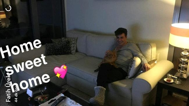 Ünlülerin İlginç Sosyal Medya Paylaşımları Ünlülerin İlginç Sosyal Medya Paylaşımları