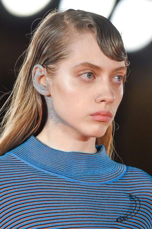 Yeni Trend:Kulak Makyajı