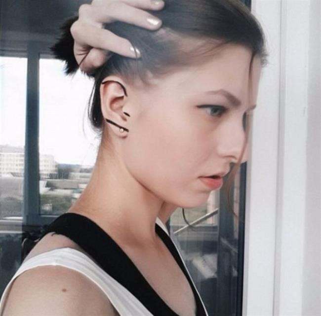 Yeni Trend:Kulak Makyajı