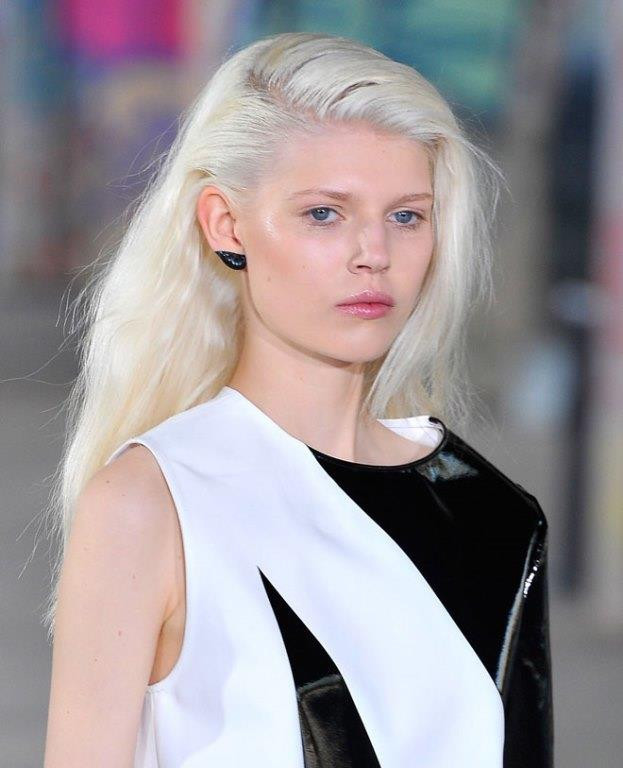 Yeni Trend:Kulak Makyajı