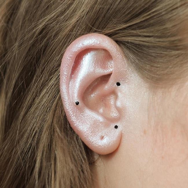 Yeni Trend:Kulak Makyajı