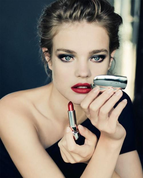 Etkileyici Yılbaşı Makyajı Nasıl Yapılır