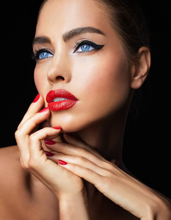 Makyajını Gündüzden Geceye Taşı Makyajını Gündüzden Geceye Taşı