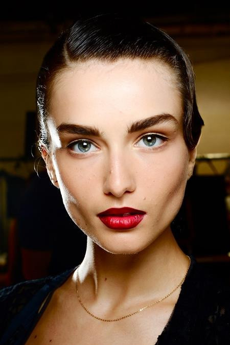 Makyajını Gündüzden Geceye Taşı Makyajını Gündüzden Geceye Taşı