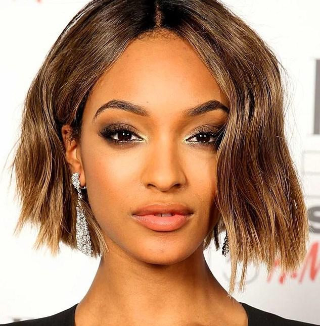 Aydınlatıcıyı yüzün hangi bölgesine uygulamalısınız