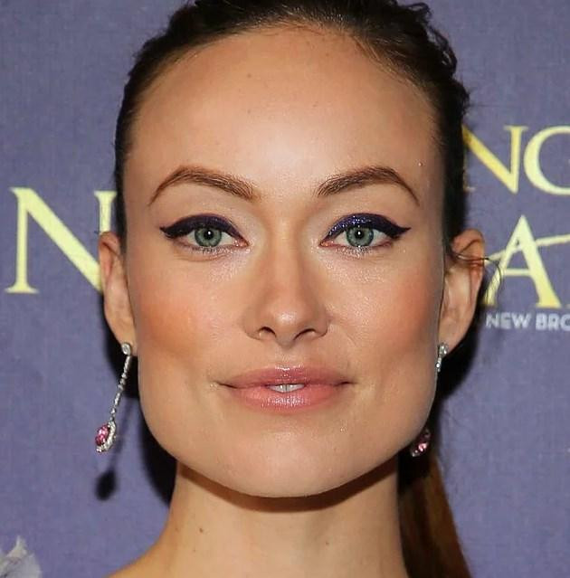 Aydınlatıcıyı yüzün hangi bölgesine uygulamalısınız