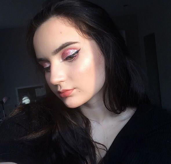 Yeni Trend: Glitter Makyajı Yeni Trend: Glitter Makyajı