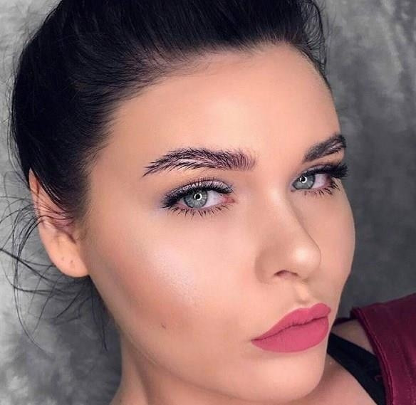 Yeni Trend: Kuş Tüyü Kaşlar