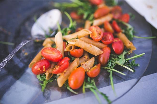 Motive eden öğle yemekleri