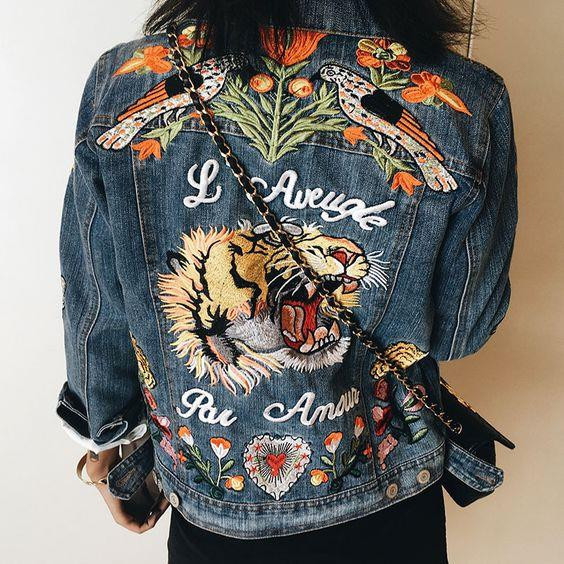 Sloganlı Ve Aplikeli Kot Ceket Trendi Sloganlı Ve Aplikeli Kot Ceket Trendi