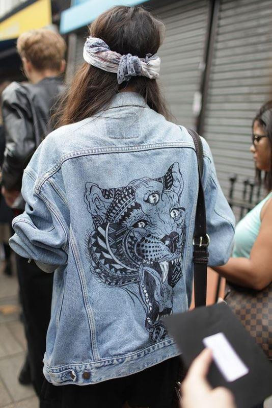 Sloganlı Ve Aplikeli Kot Ceket Trendi