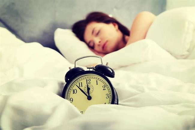 Alarmlı saatler icat edilmeden evvel tokmakcılar vardı. Bu insanlar para karşılığı pencerelere uzun bir çıta ile vurarak uyandırma işi yaparlardı.