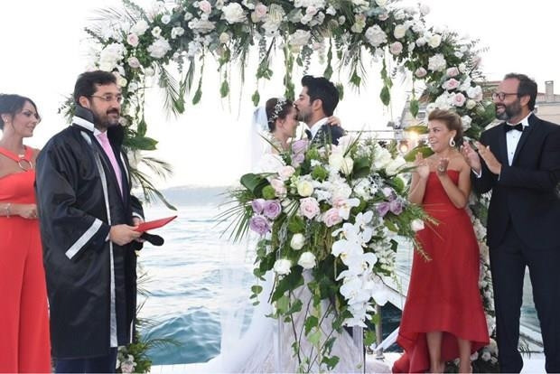 Merakla Beklenen Düğünden İlk Kareler