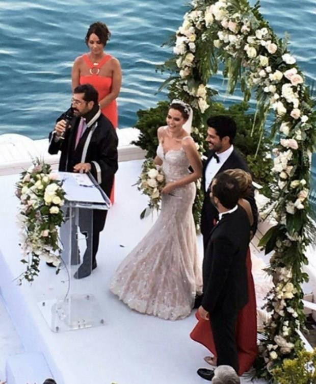 Merakla Beklenen Düğünden İlk Kareler