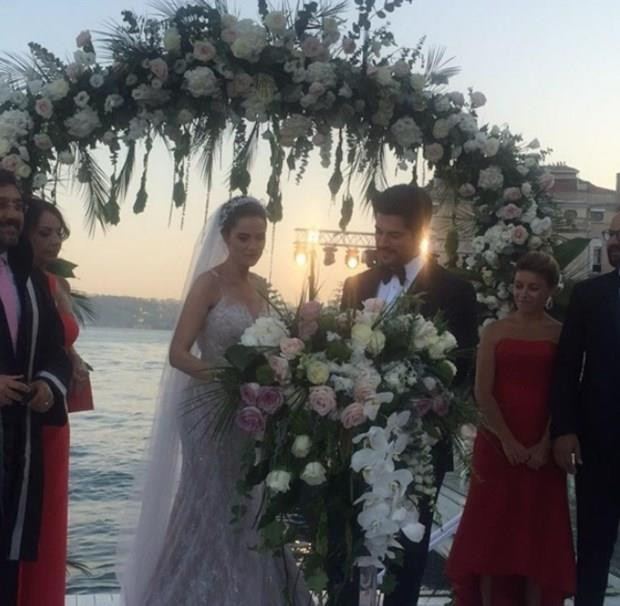 Merakla Beklenen Düğünden İlk Kareler