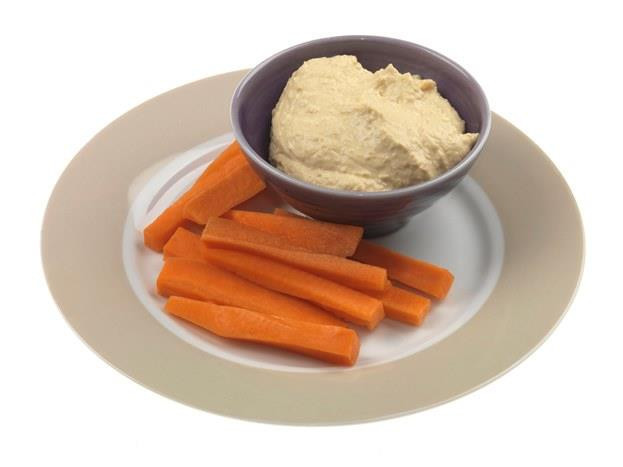 8 küçük havuç ve humus